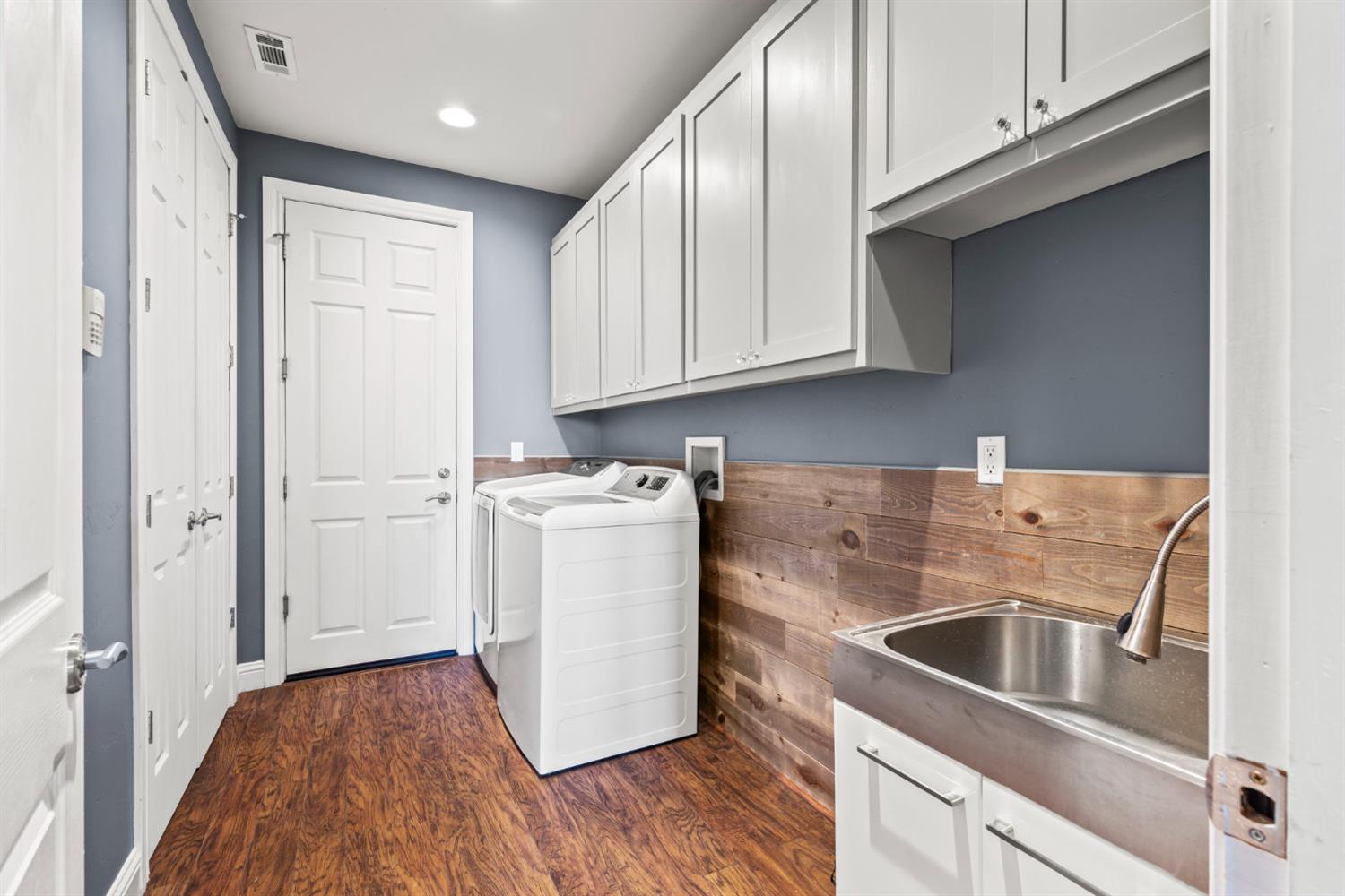 6439 Caddie Court