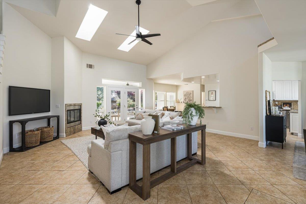 1200 W El Largo Drive