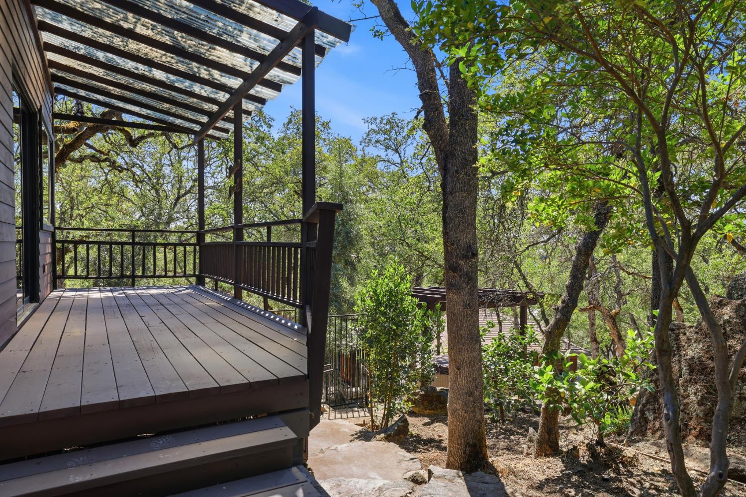 2873 King Edward Drive