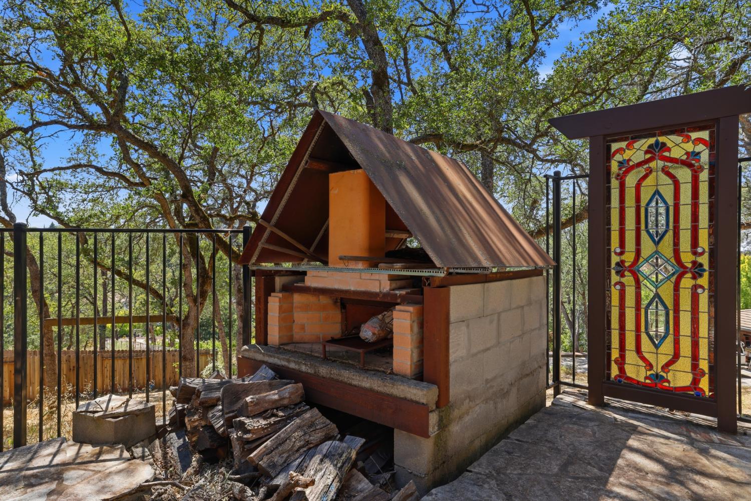 2873 King Edward Drive
