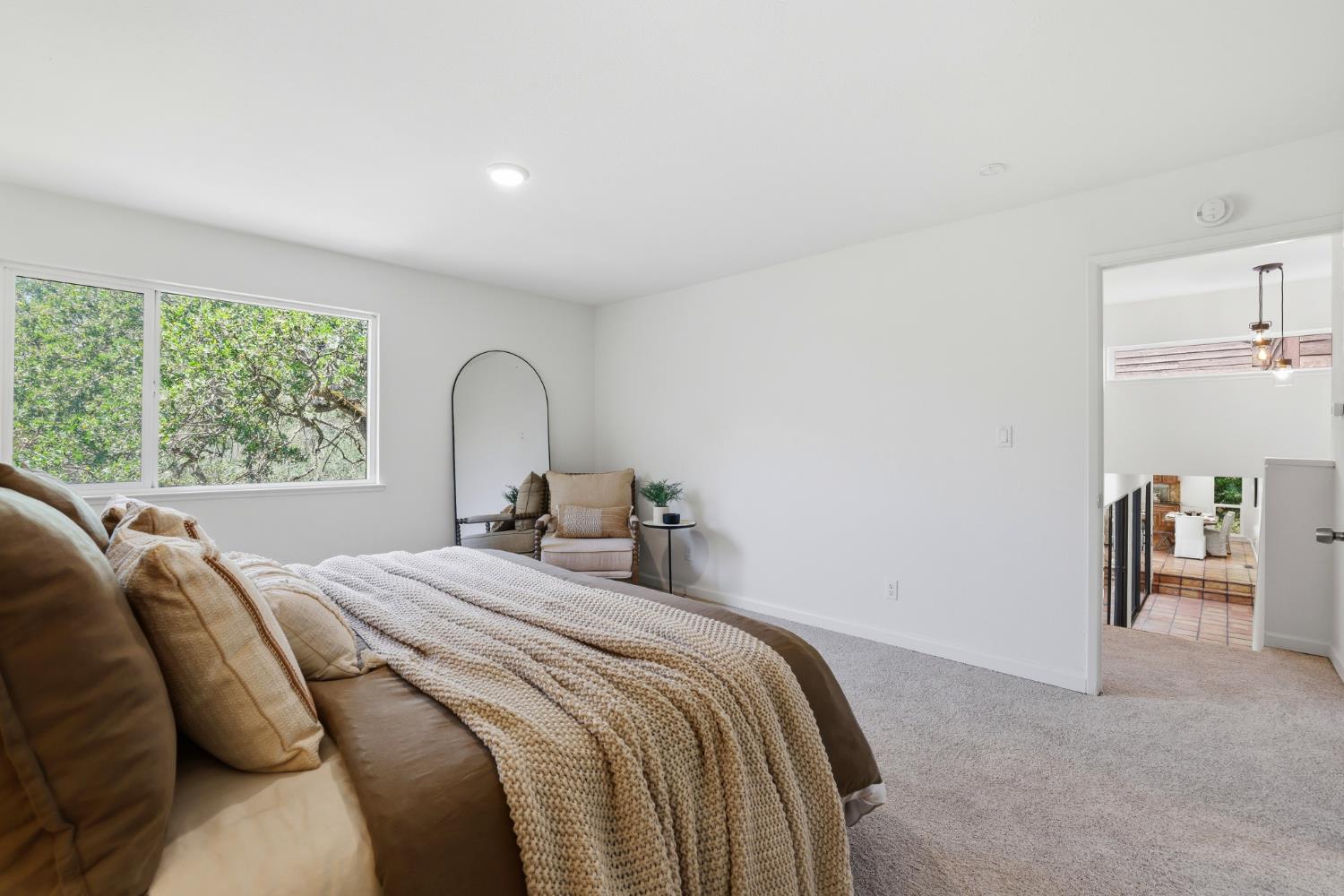 2873 King Edward Drive