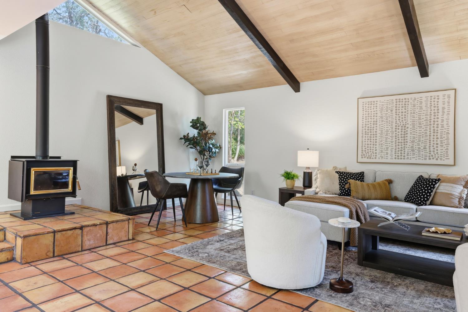 2873 King Edward Drive