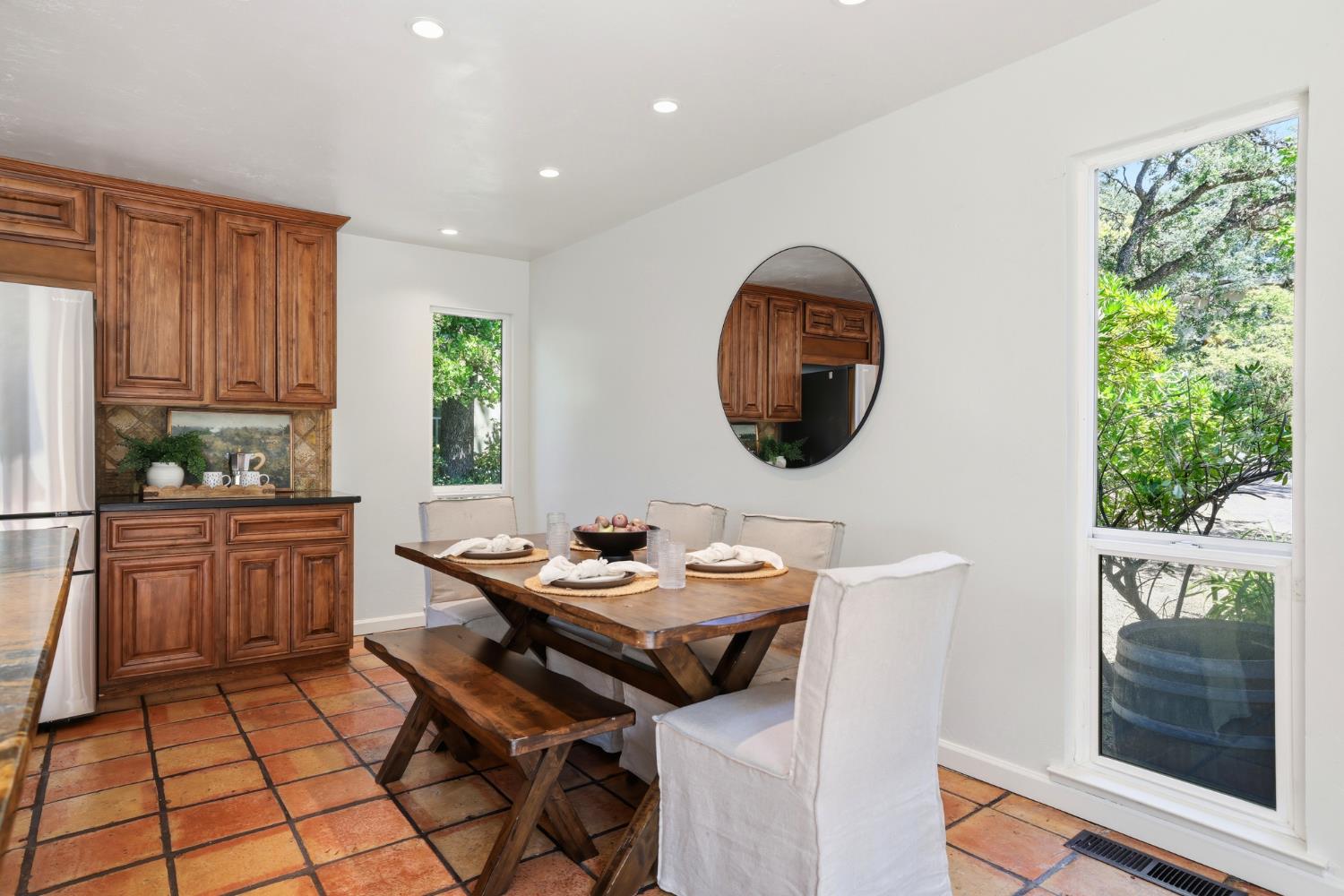 2873 King Edward Drive