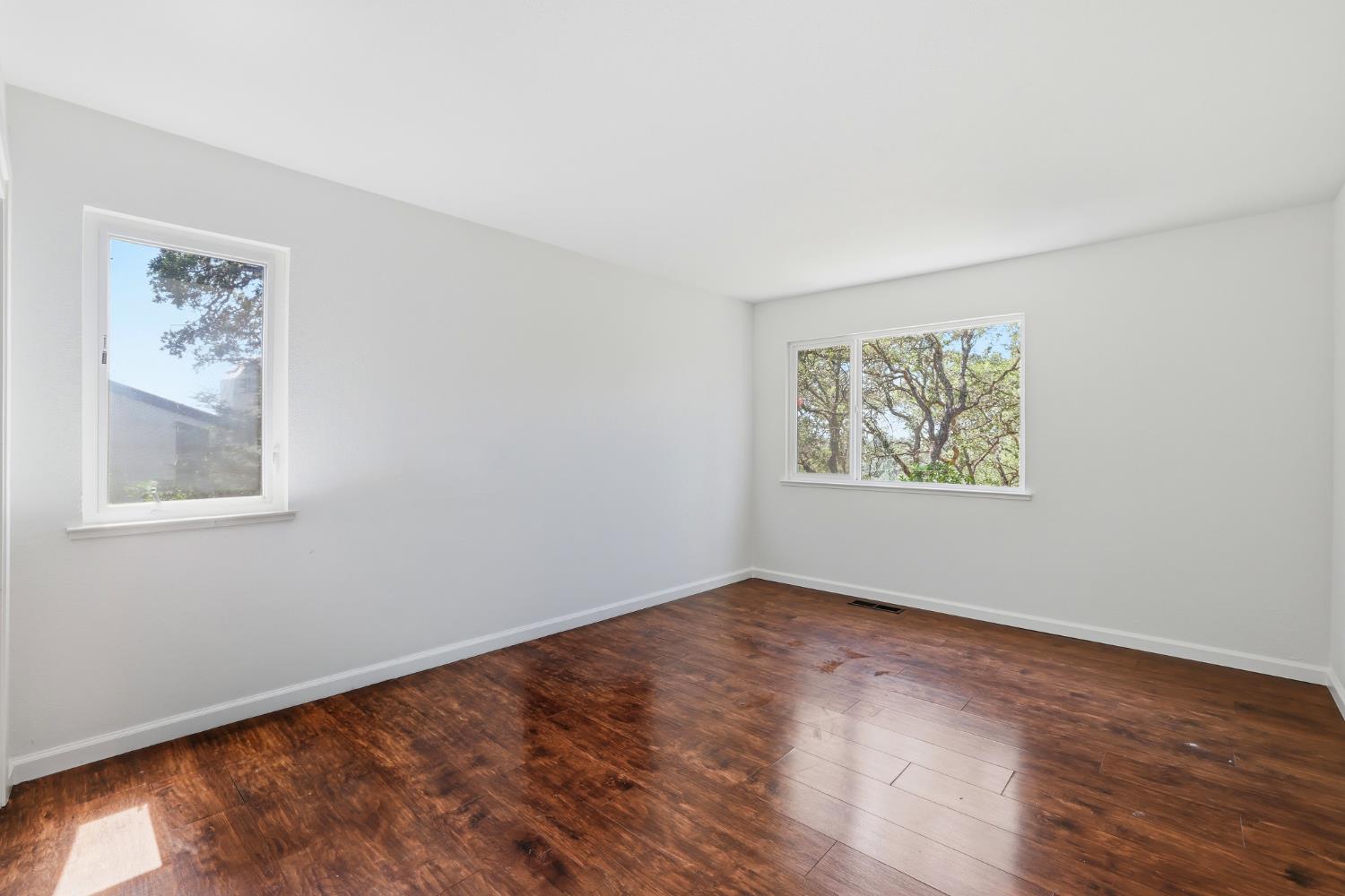 2873 King Edward Drive