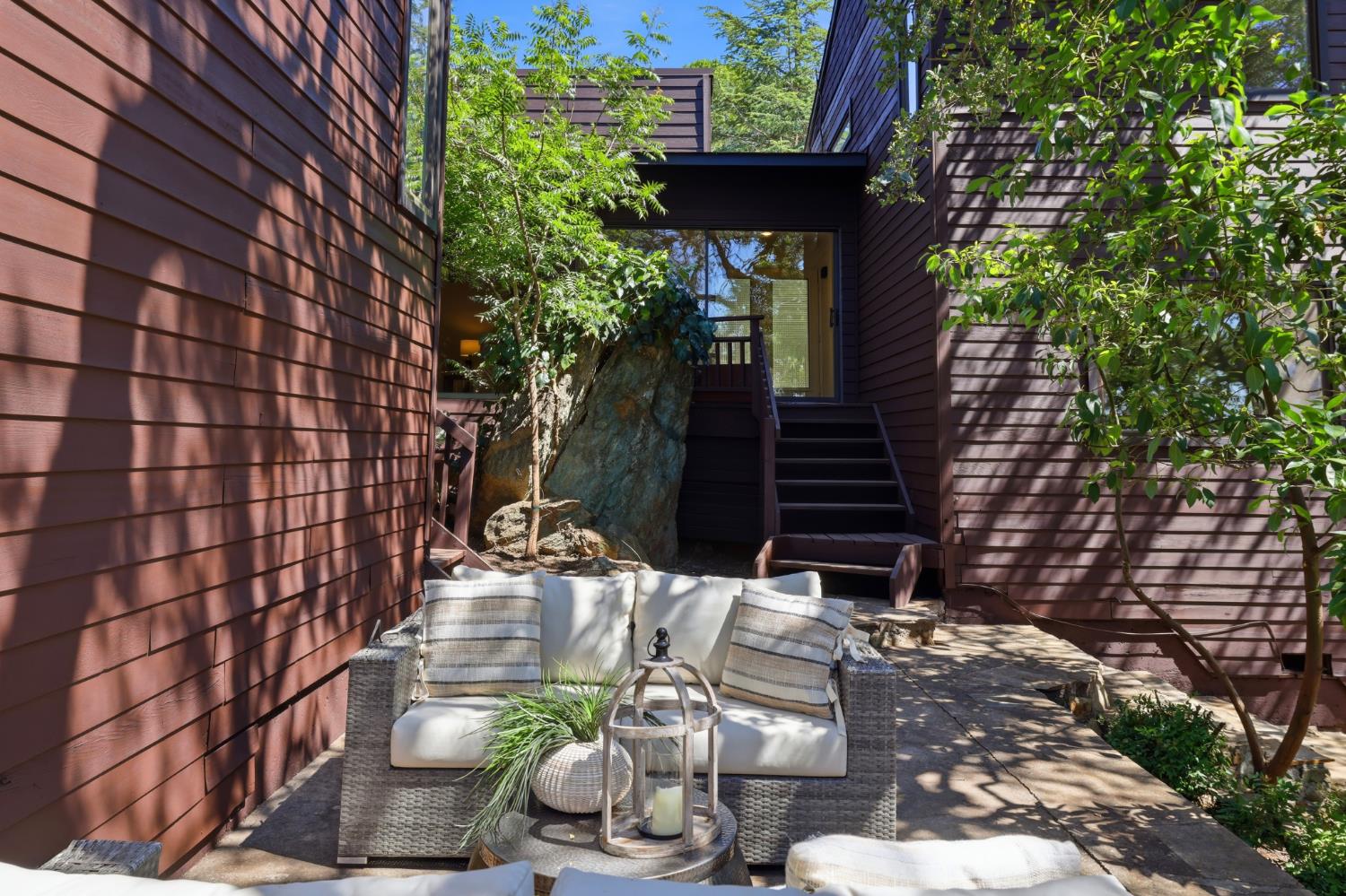 2873 King Edward Drive