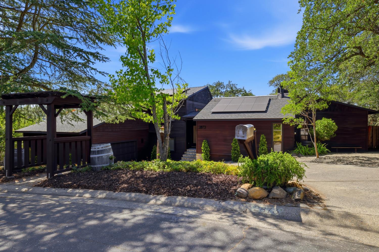 2873 King Edward Drive