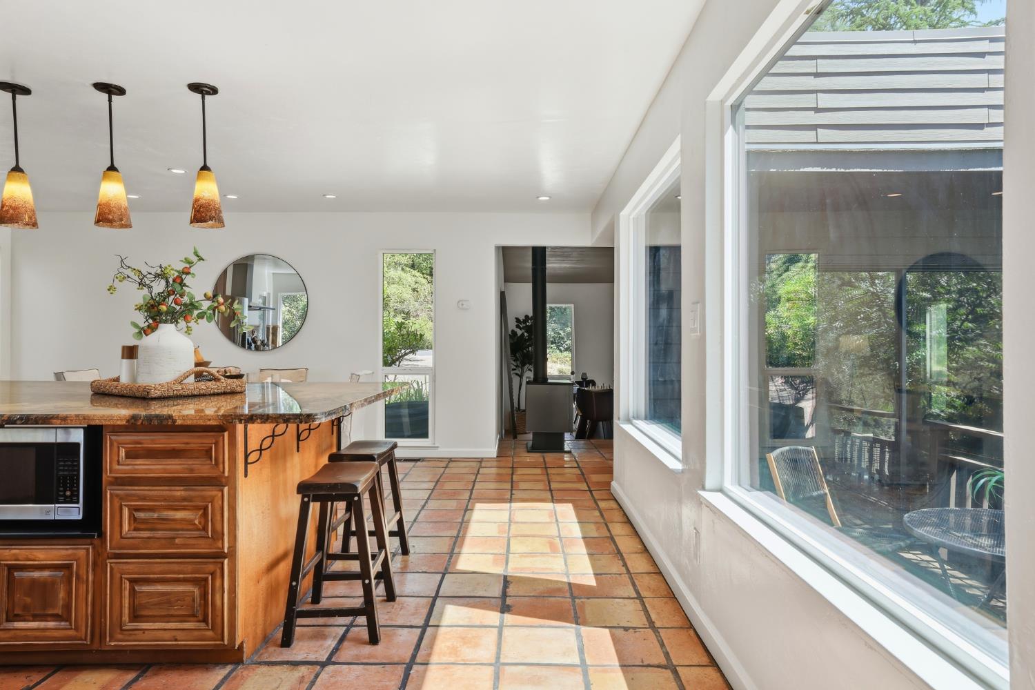 2873 King Edward Drive