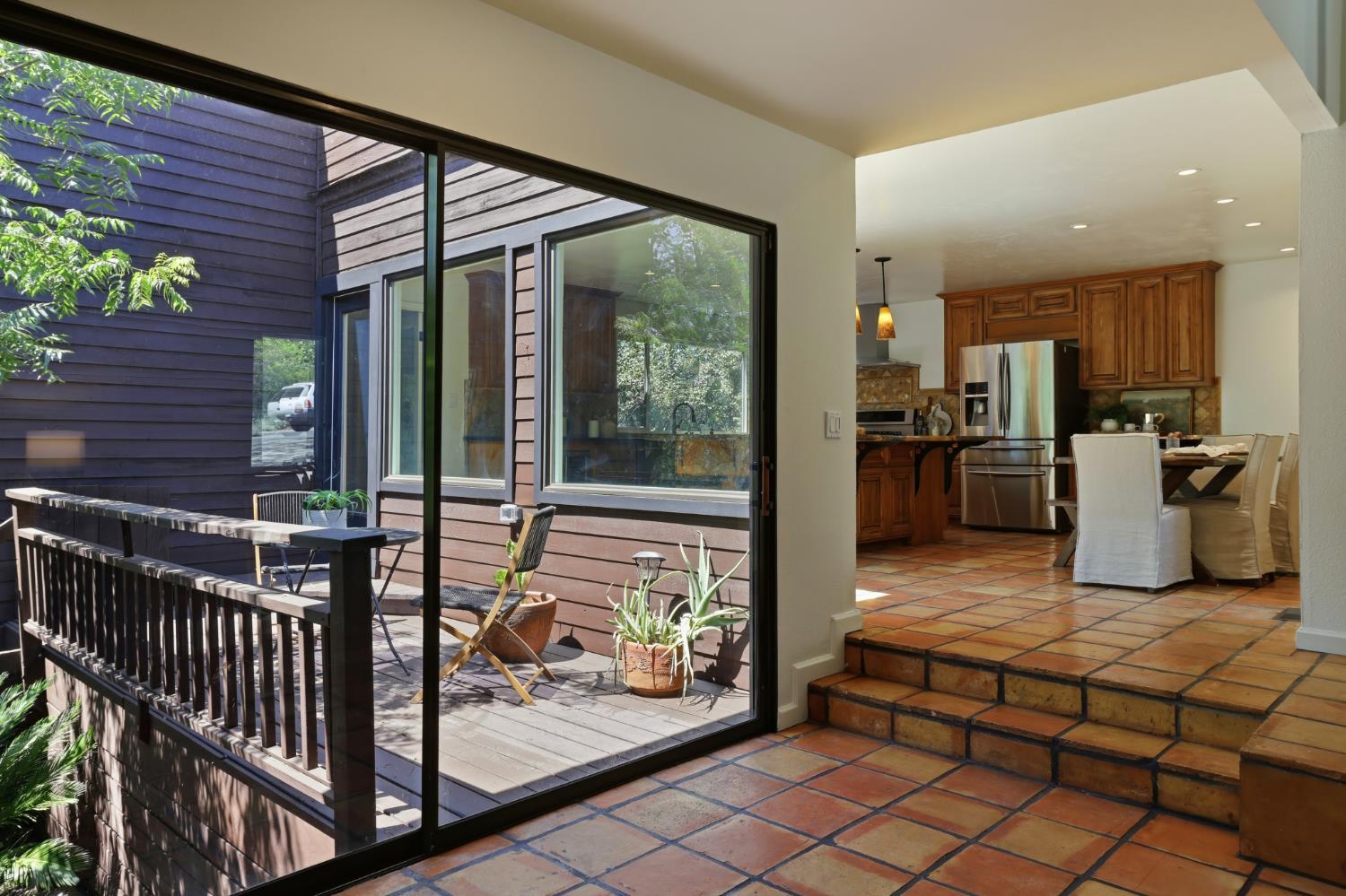 2873 King Edward Drive