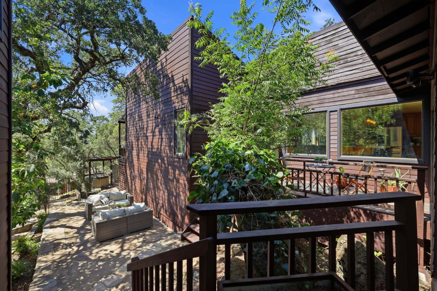 2873 King Edward Drive