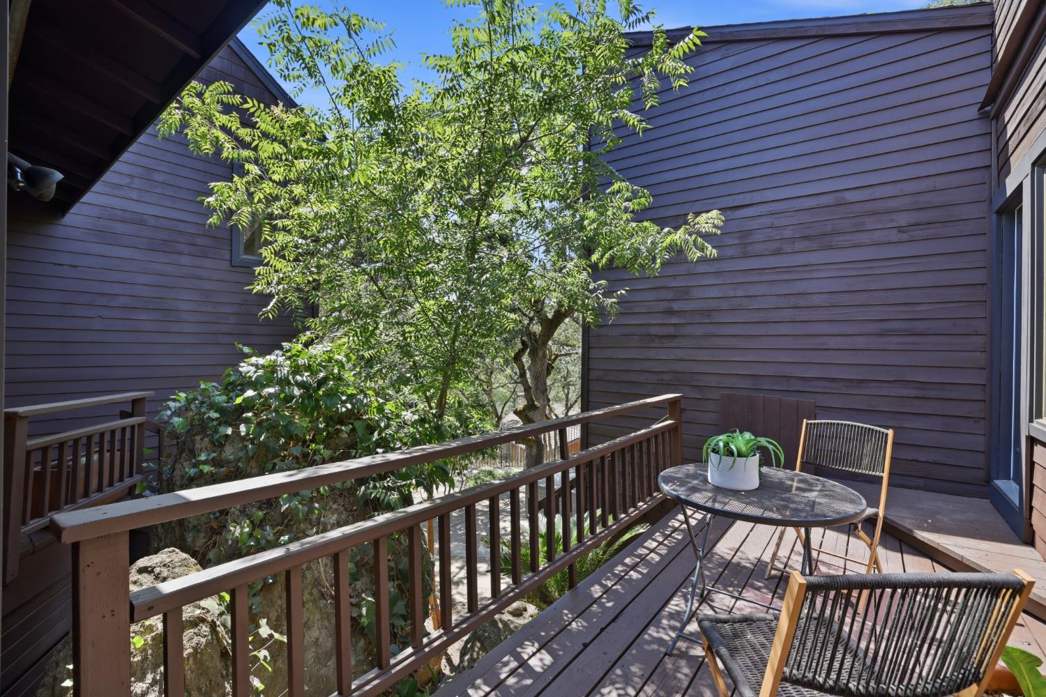 2873 King Edward Drive