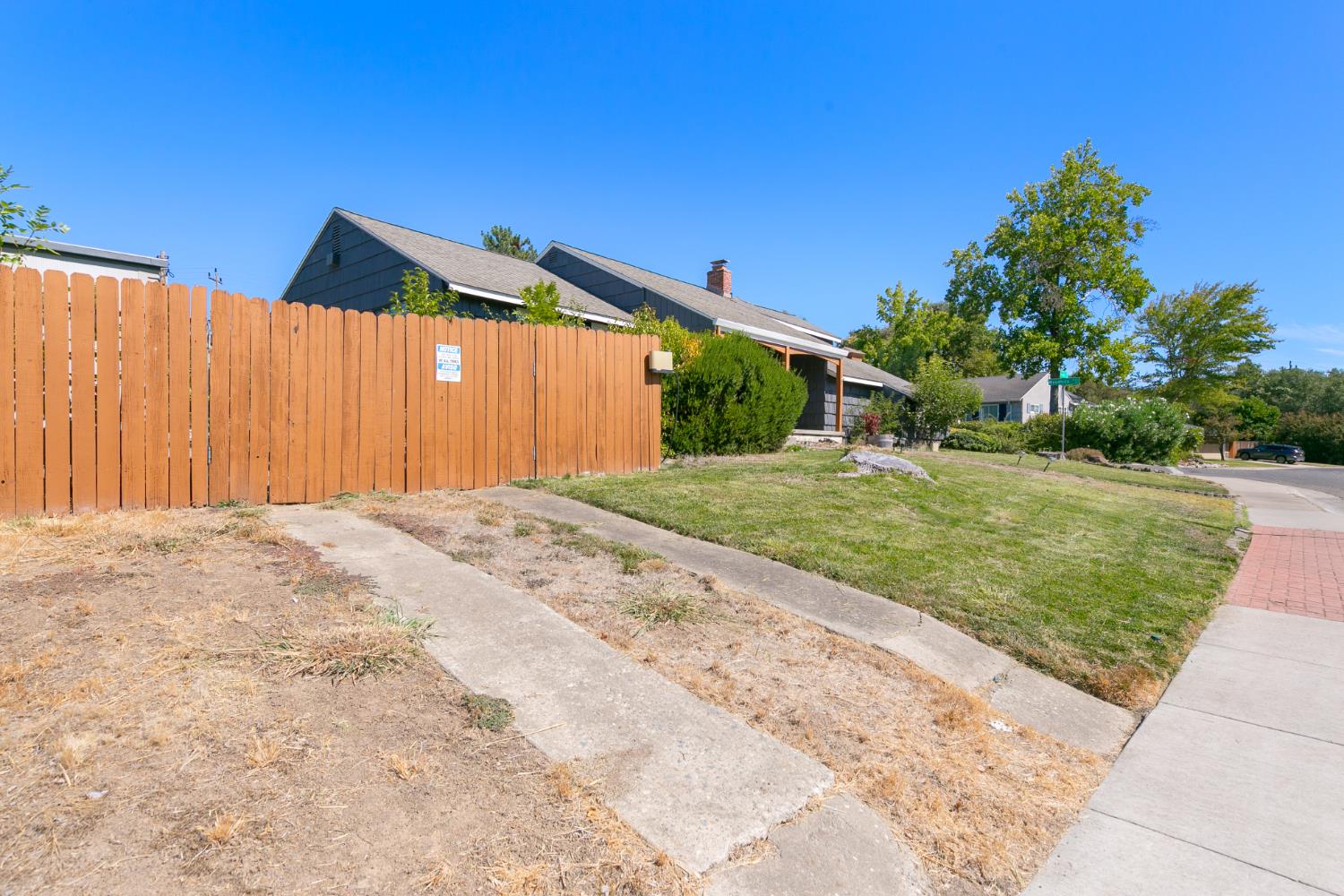 6030 Parkoaks Drive