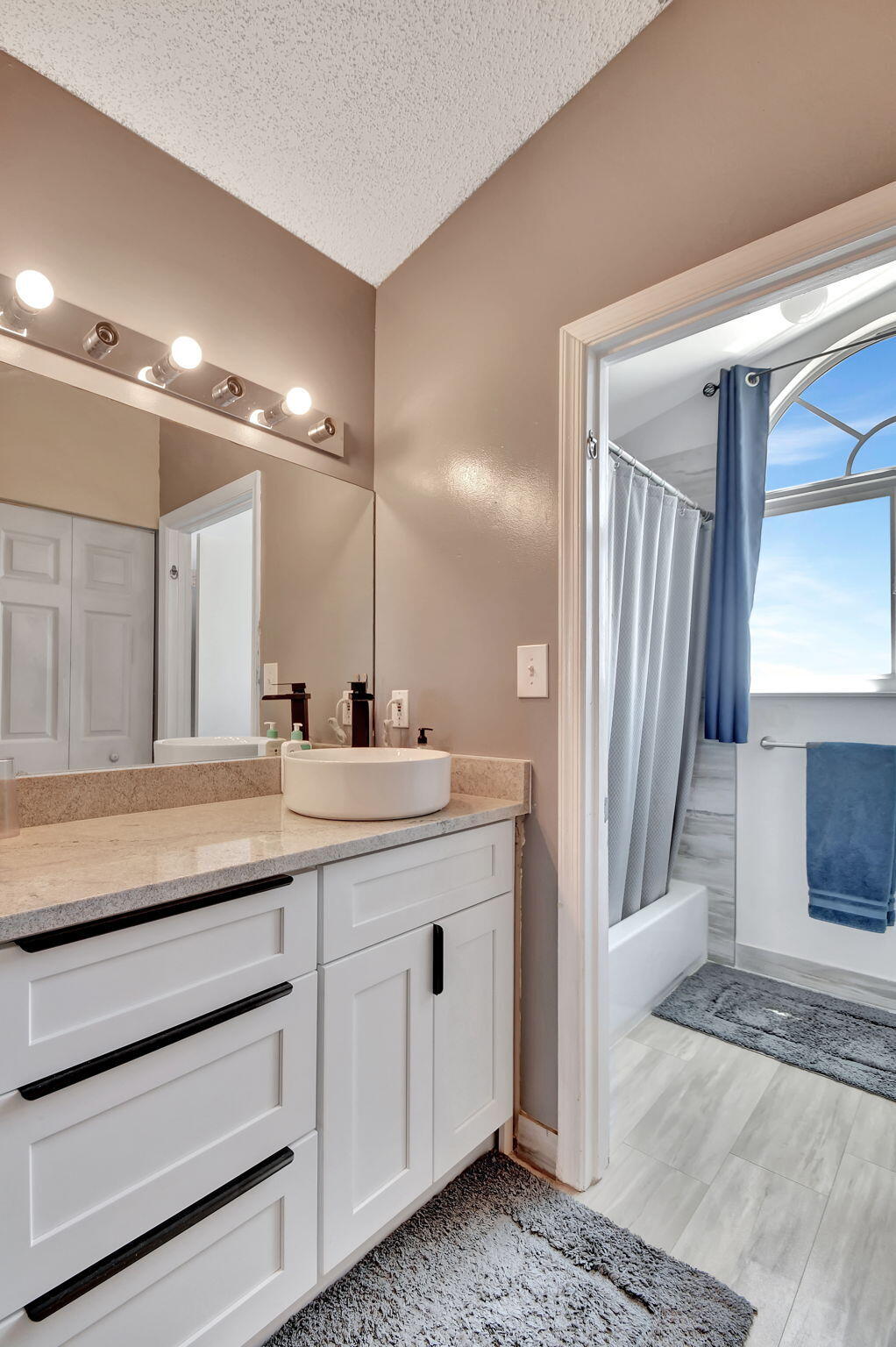 10204 Glenmoor Drive