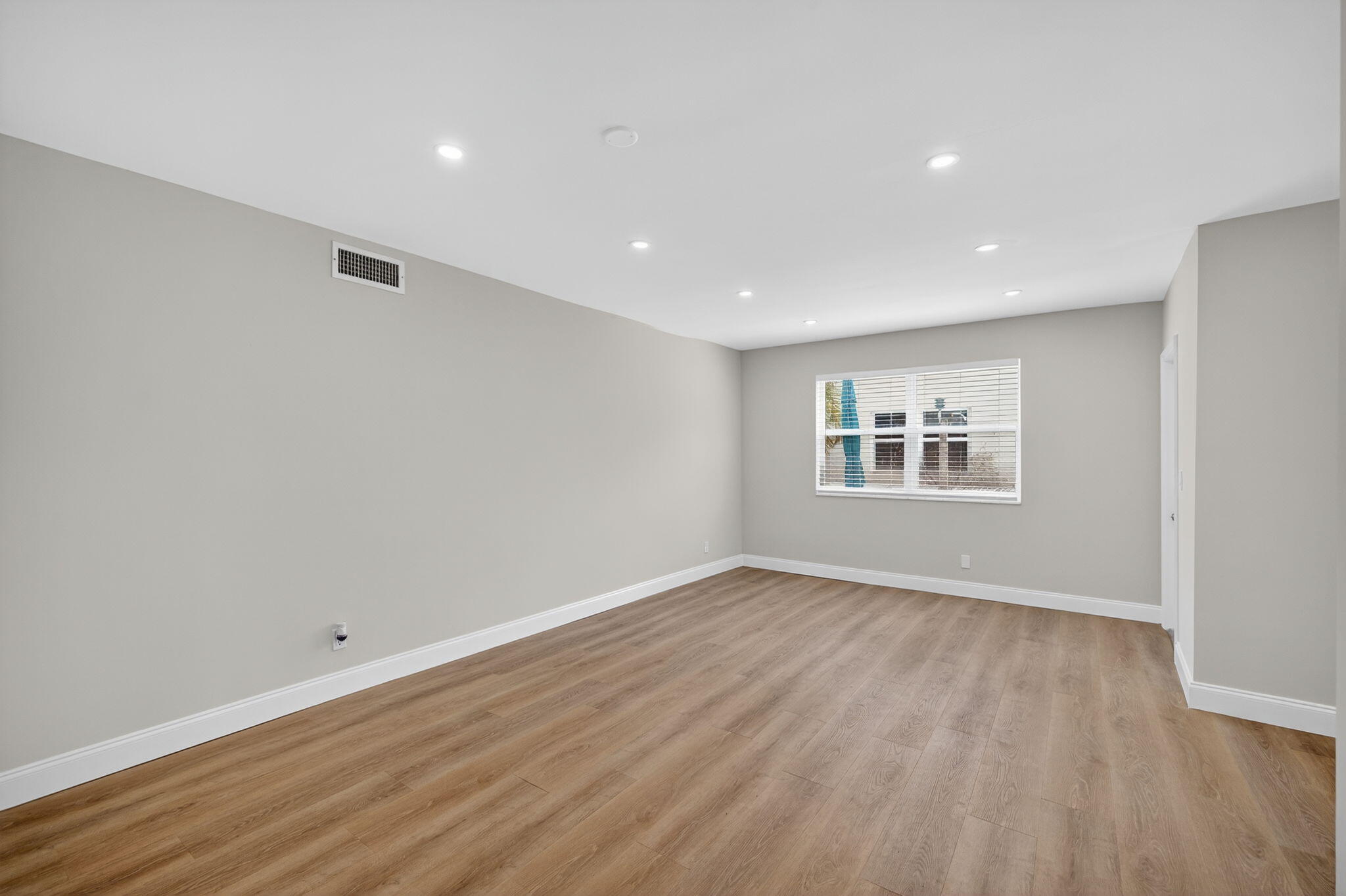 2591 NE 55th Court 103