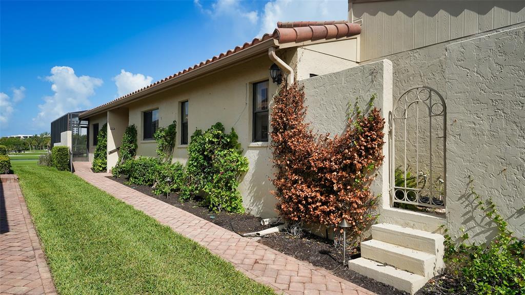 2341 HARBOUR OAKS DR