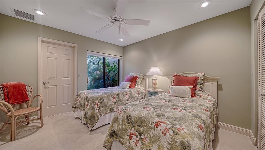2341 HARBOUR OAKS DR