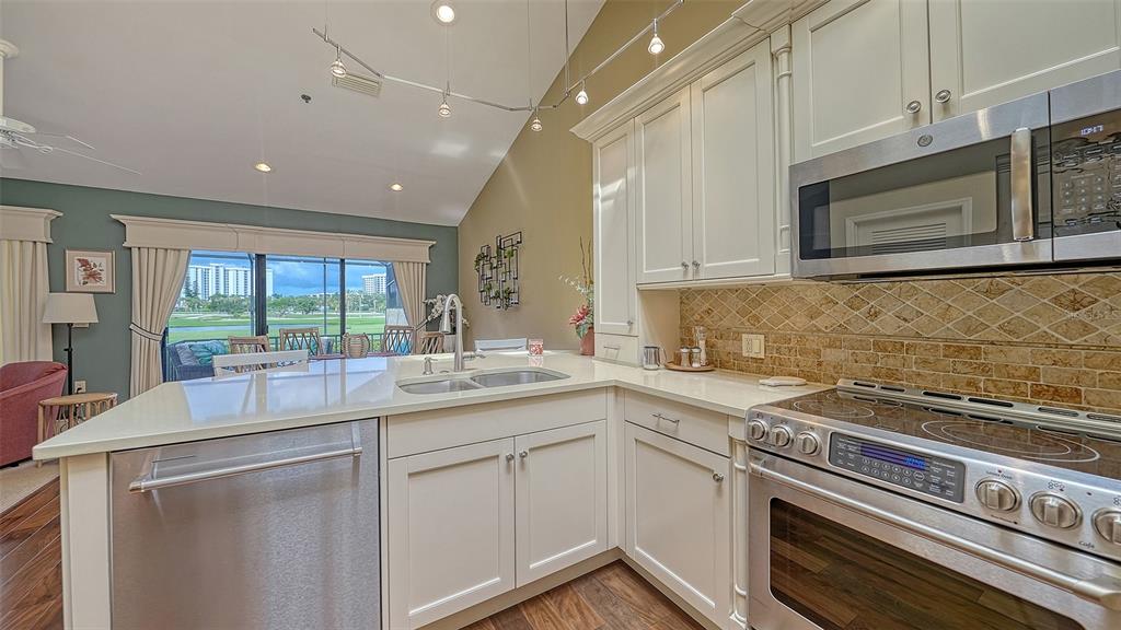 2341 HARBOUR OAKS DR