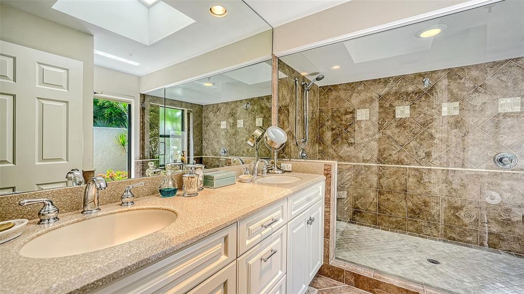 2101 HARBOURSIDE DR #1103