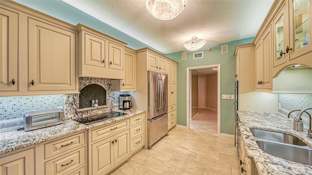 1800 BENJAMIN FRANKLIN DR #B206