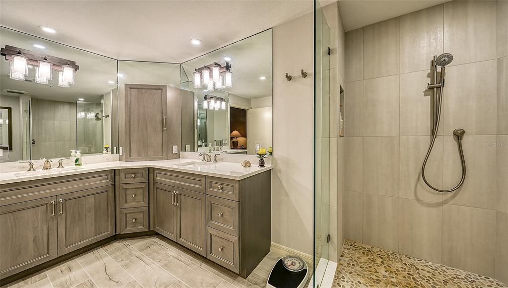 1800 BENJAMIN FRANKLIN DR #B206