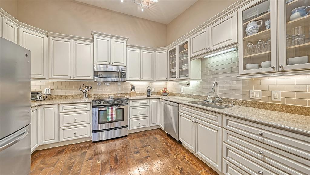 2369 HARBOUR OAKS DR