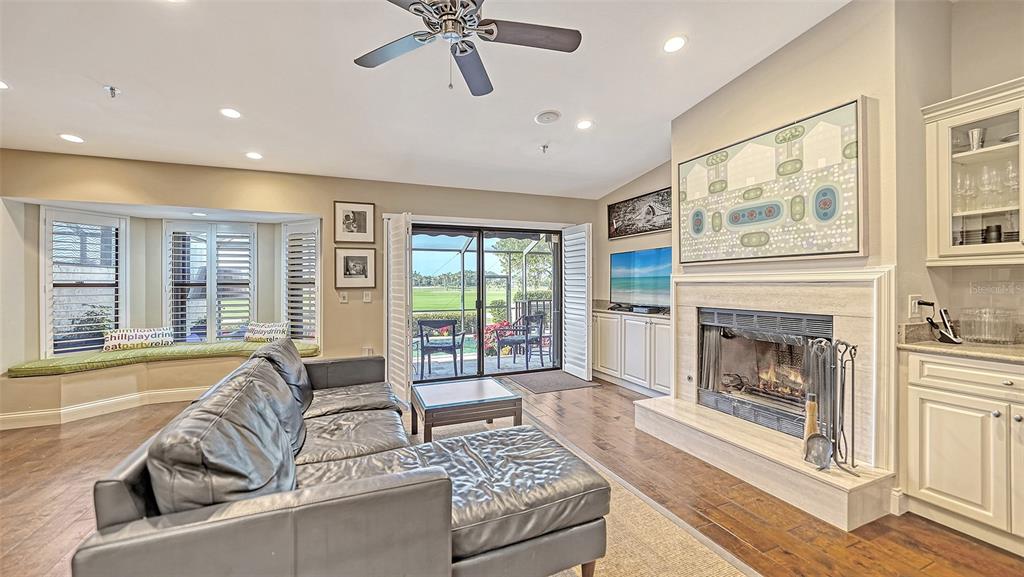 2369 HARBOUR OAKS DR