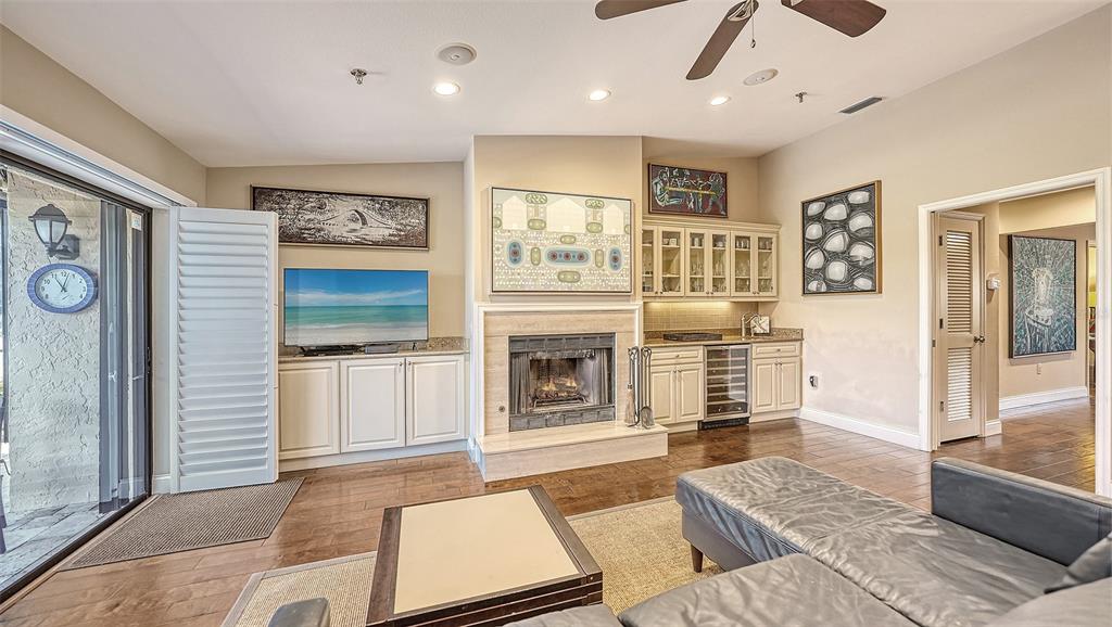 2369 HARBOUR OAKS DR