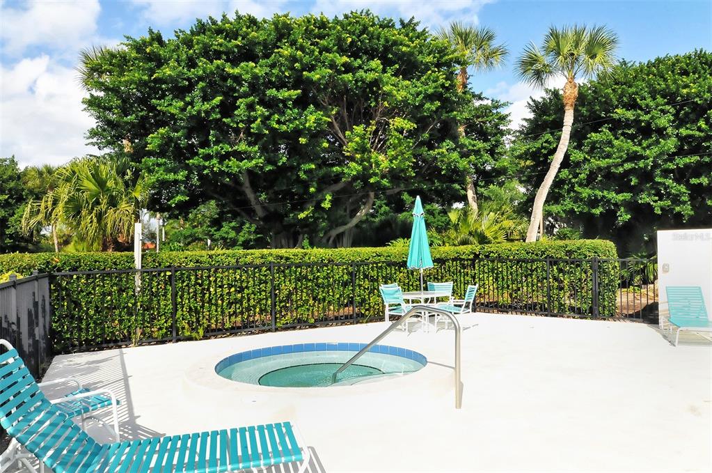 2369 HARBOUR OAKS DR