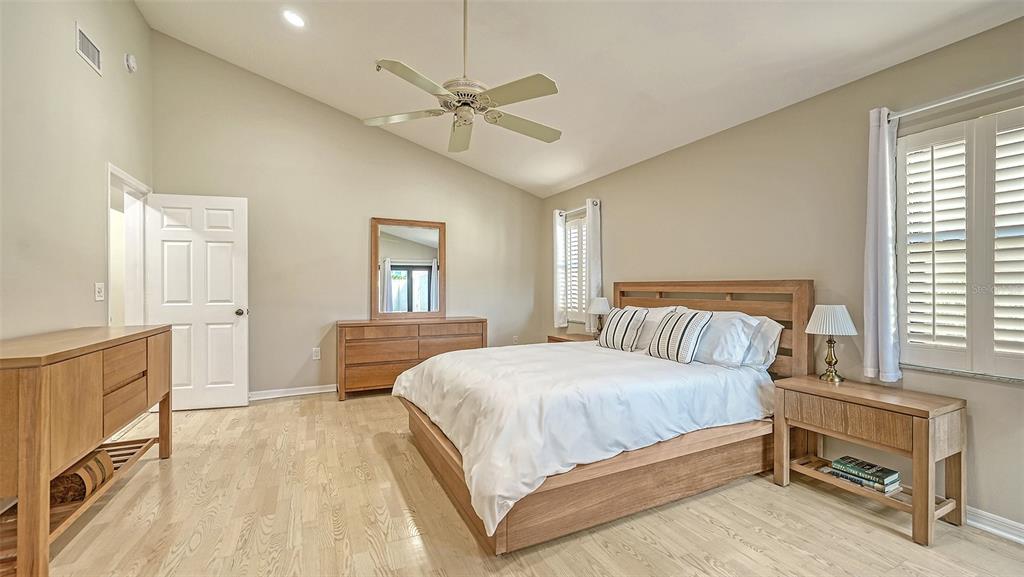 2339 HARBOUR OAKS DR