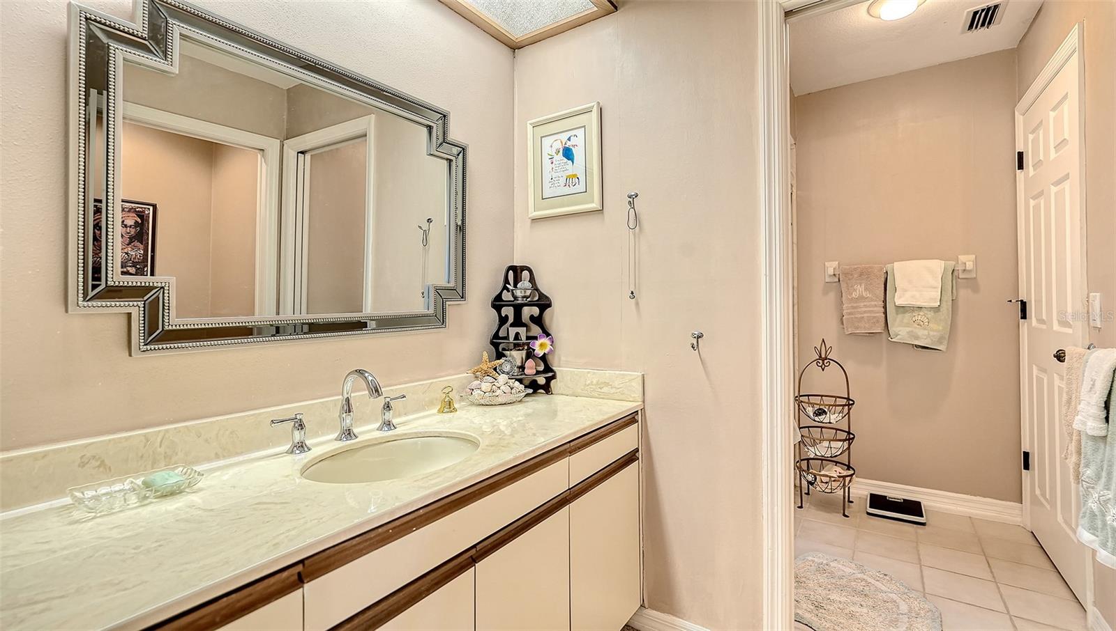 2373 HARBOUR OAKS DR