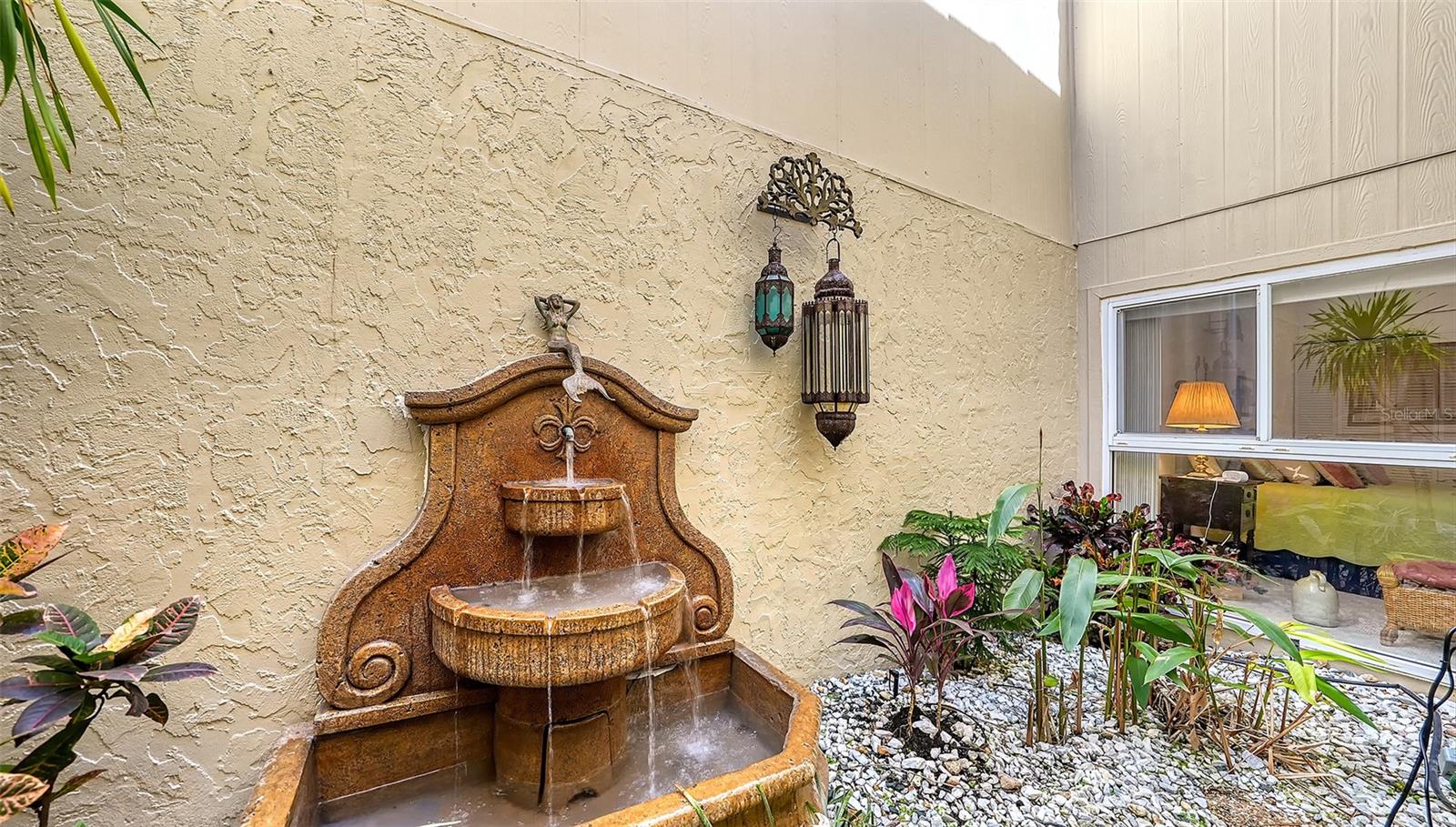 2373 HARBOUR OAKS DR