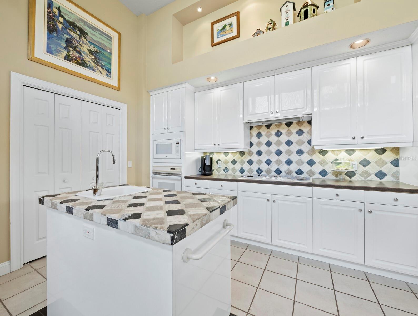 3590 FAIR OAKS LN
