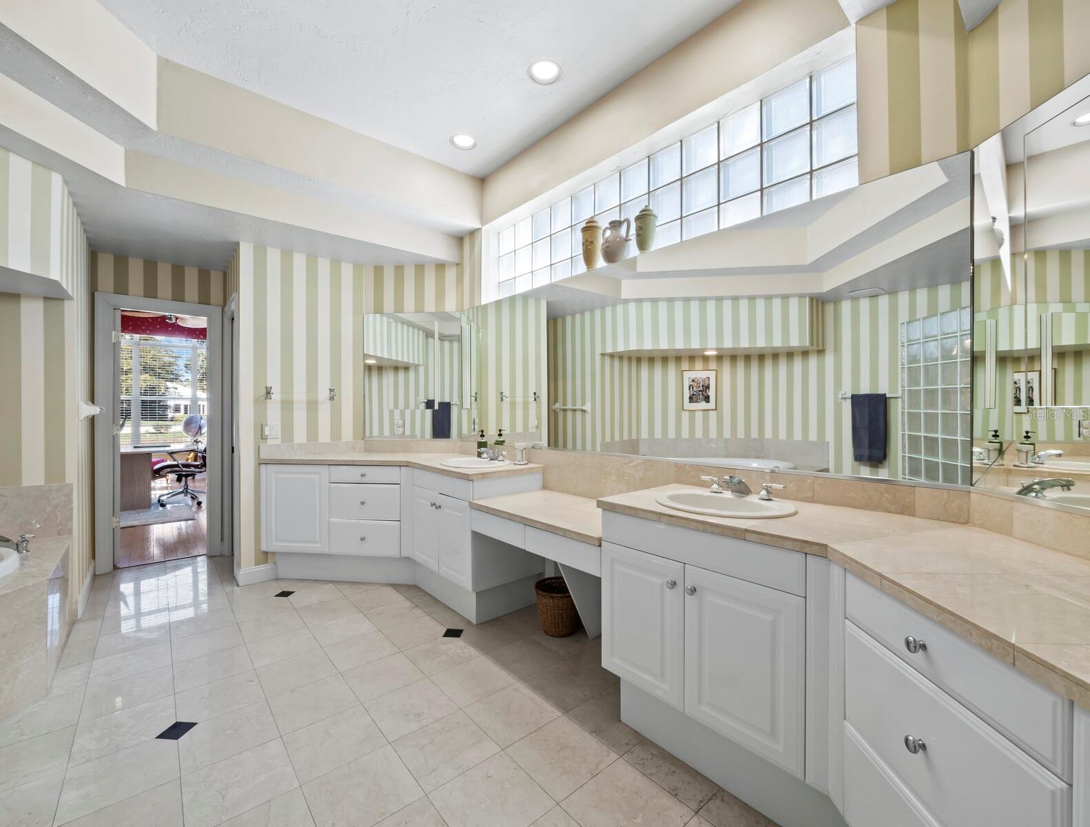 3590 FAIR OAKS LN