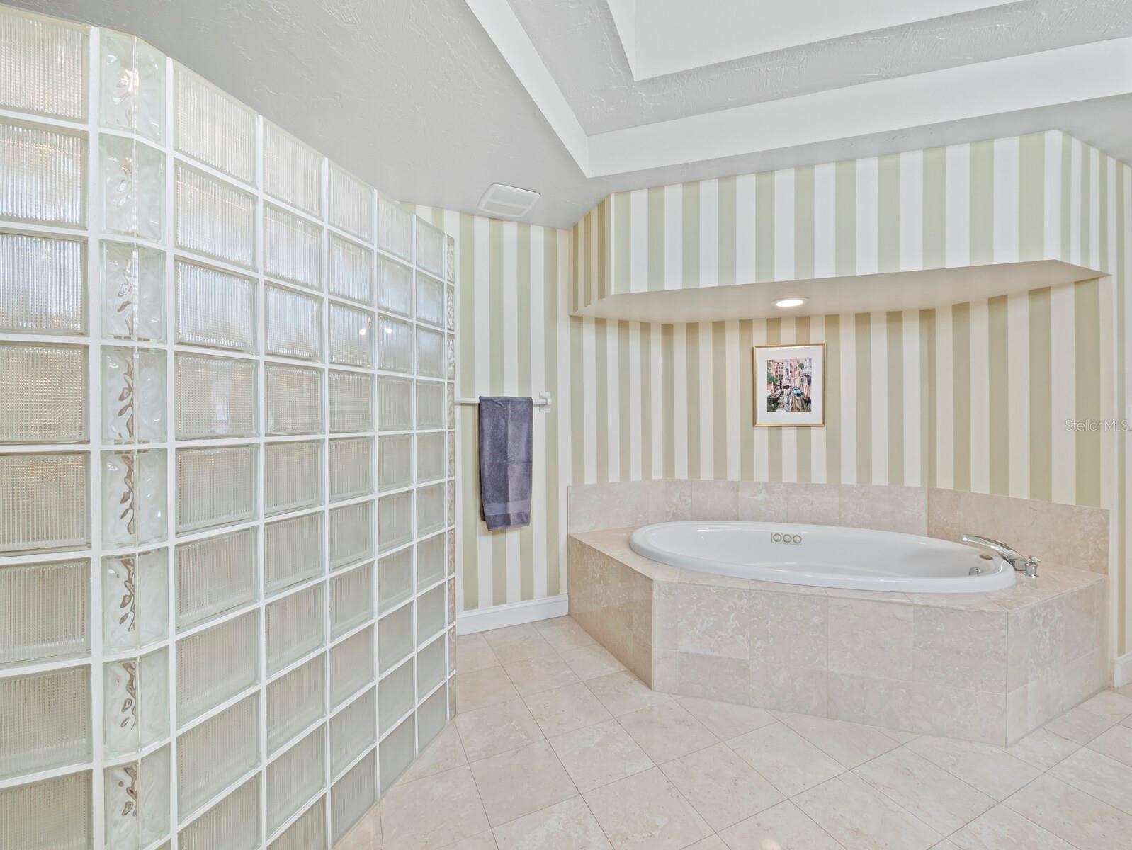 3590 FAIR OAKS LN