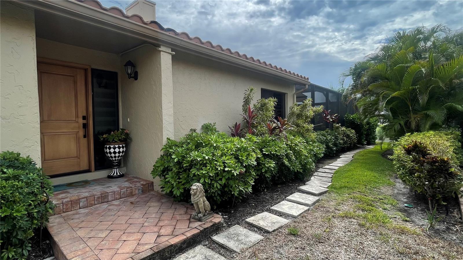 2347 HARBOUR OAKS DR