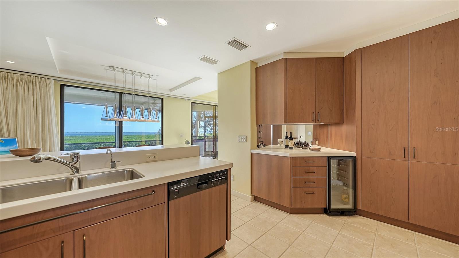 1918 HARBOURSIDE DR #901