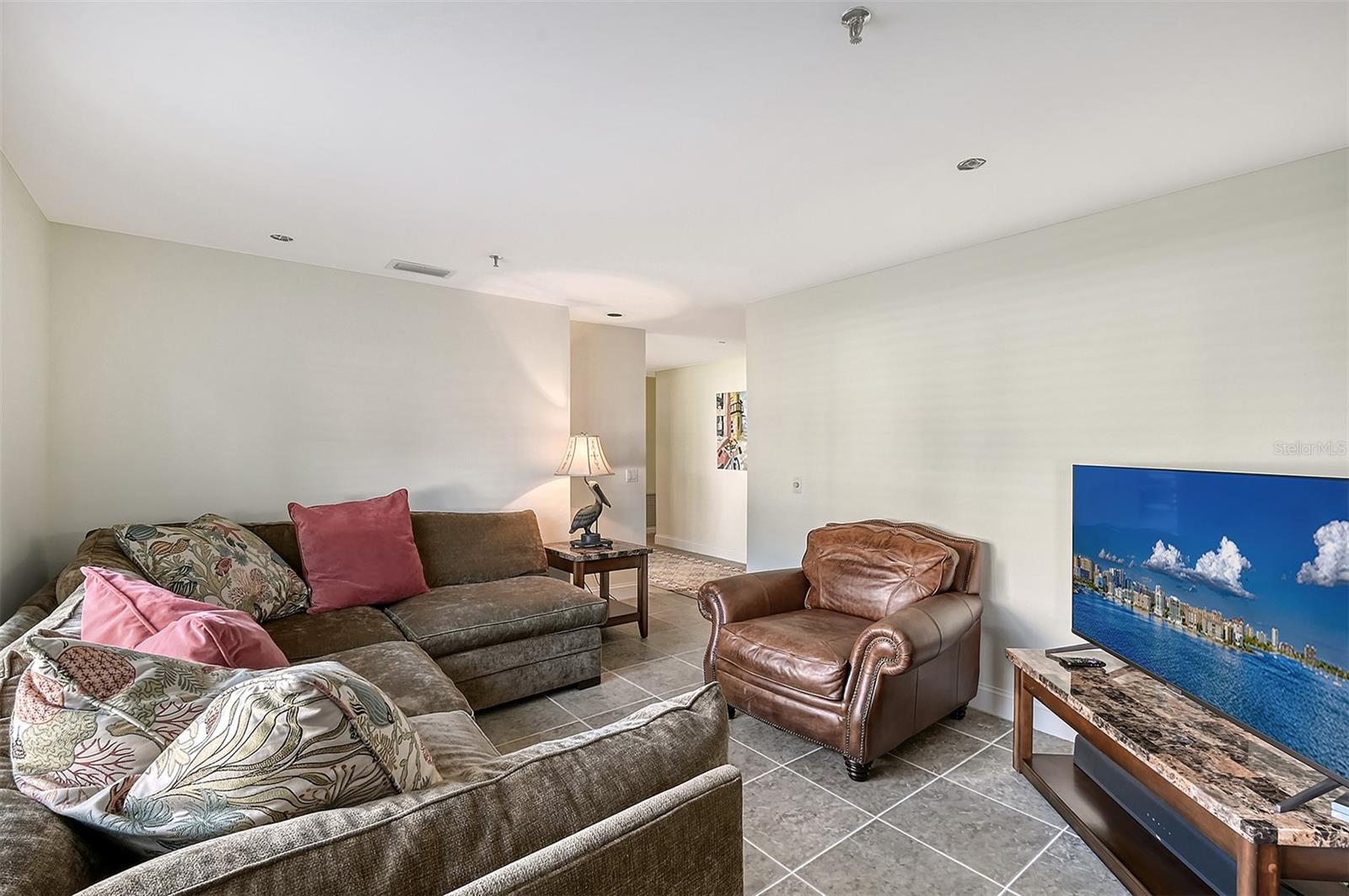 2143 HARBOURSIDE DR #1201