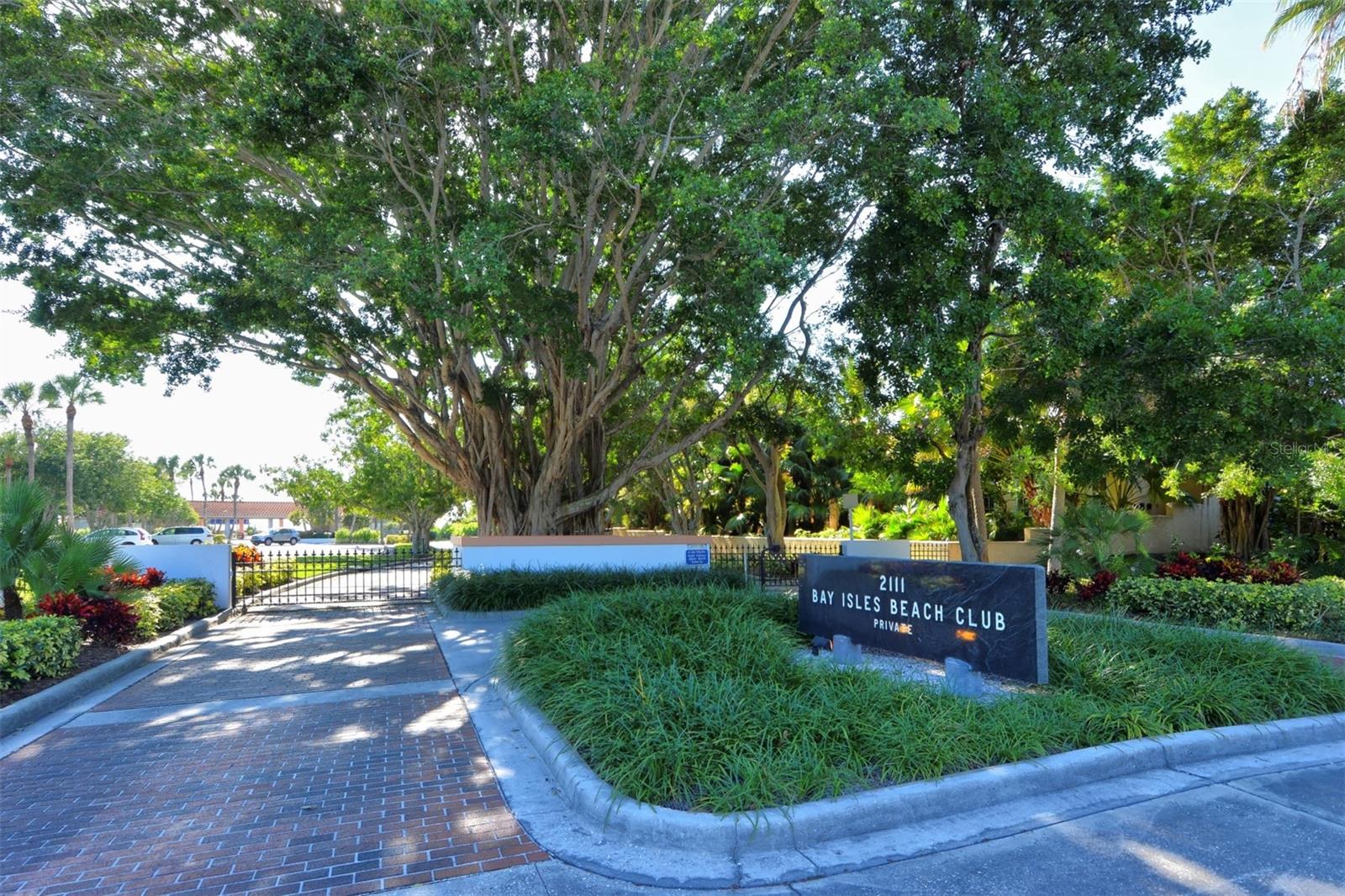 2383 HARBOUR OAKS DR
