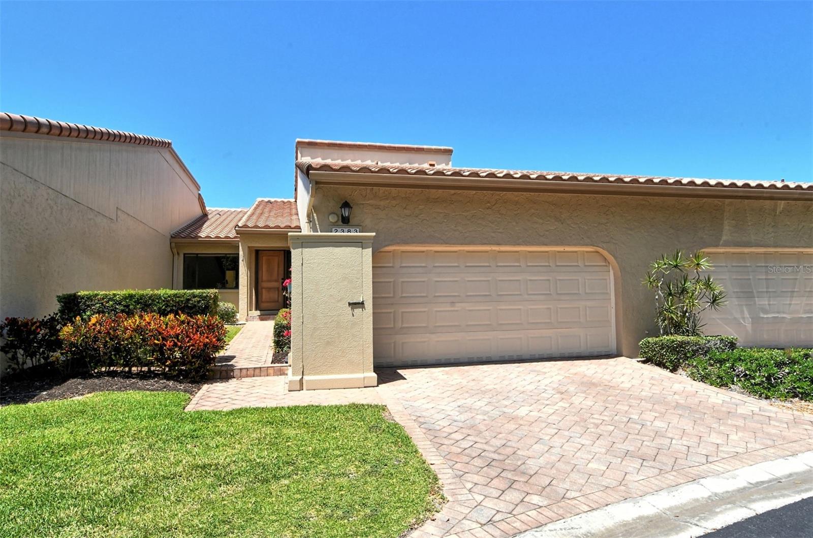 2383 HARBOUR OAKS DR