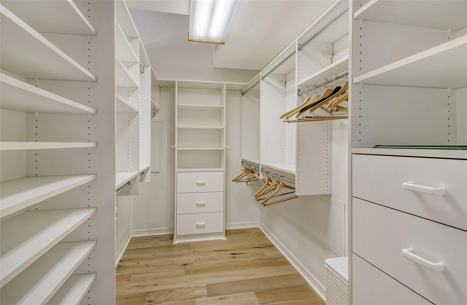 2383 HARBOUR OAKS DR