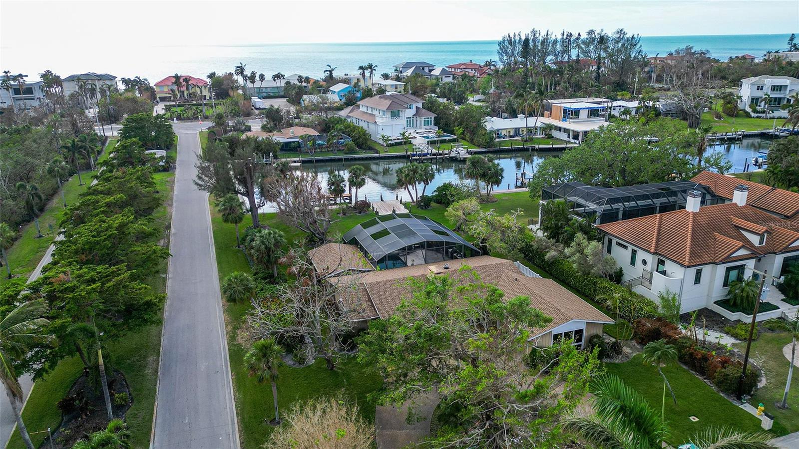 5901 EMERALD HARBOR DR