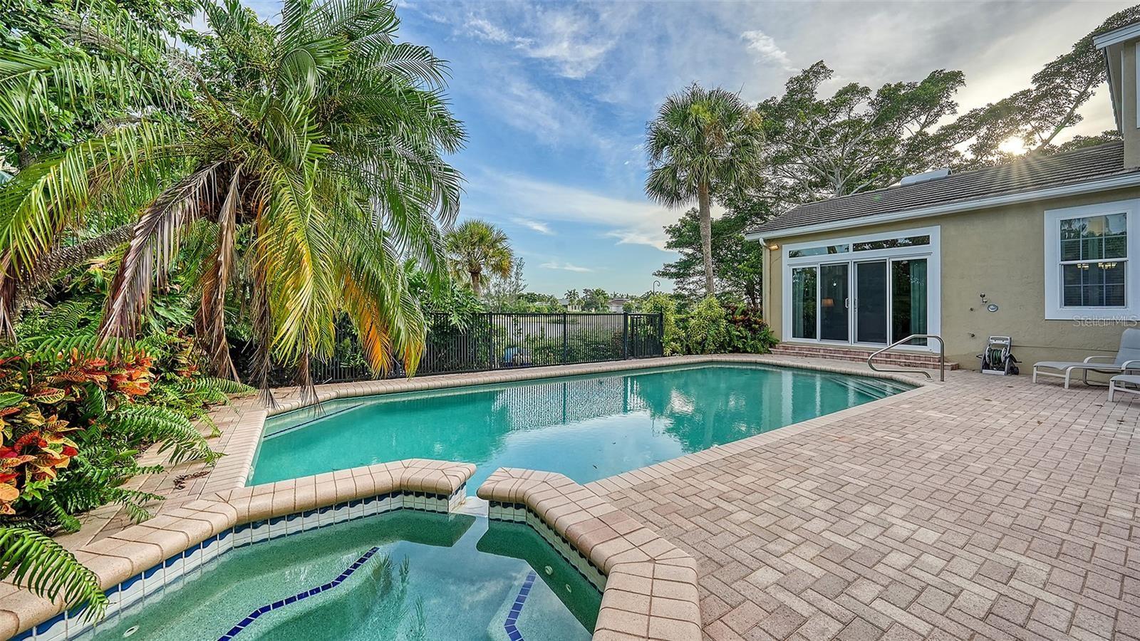 3310 SABAL COVE LN