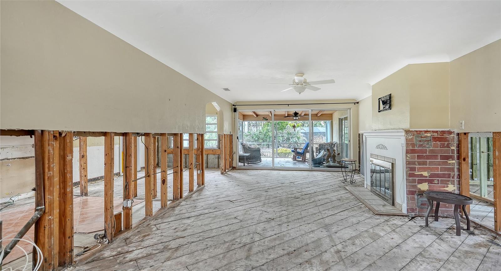 141 N ADAMS DR