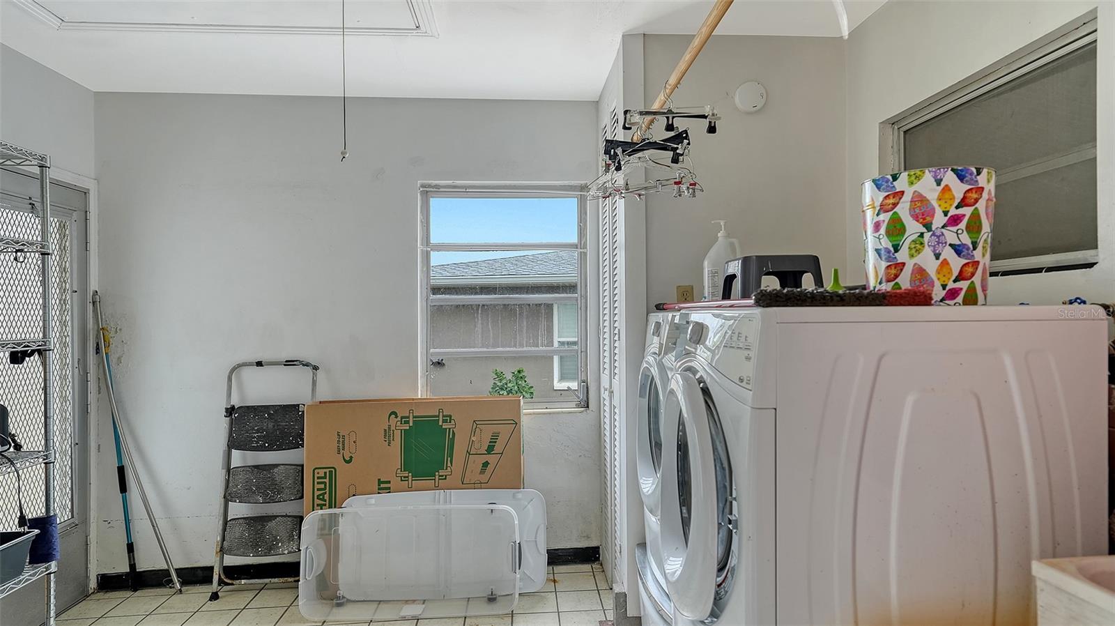 141 N ADAMS DR