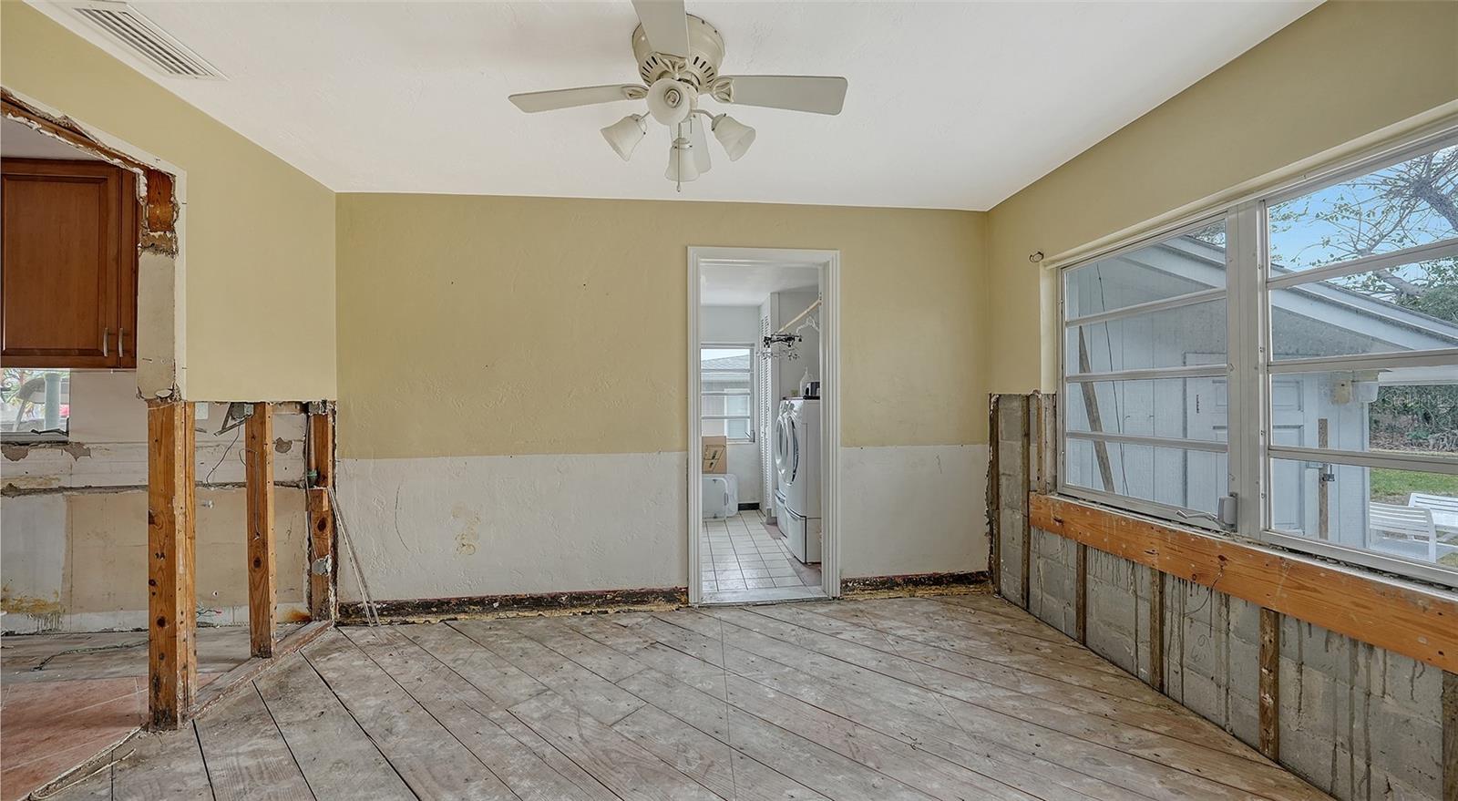 141 N ADAMS DR