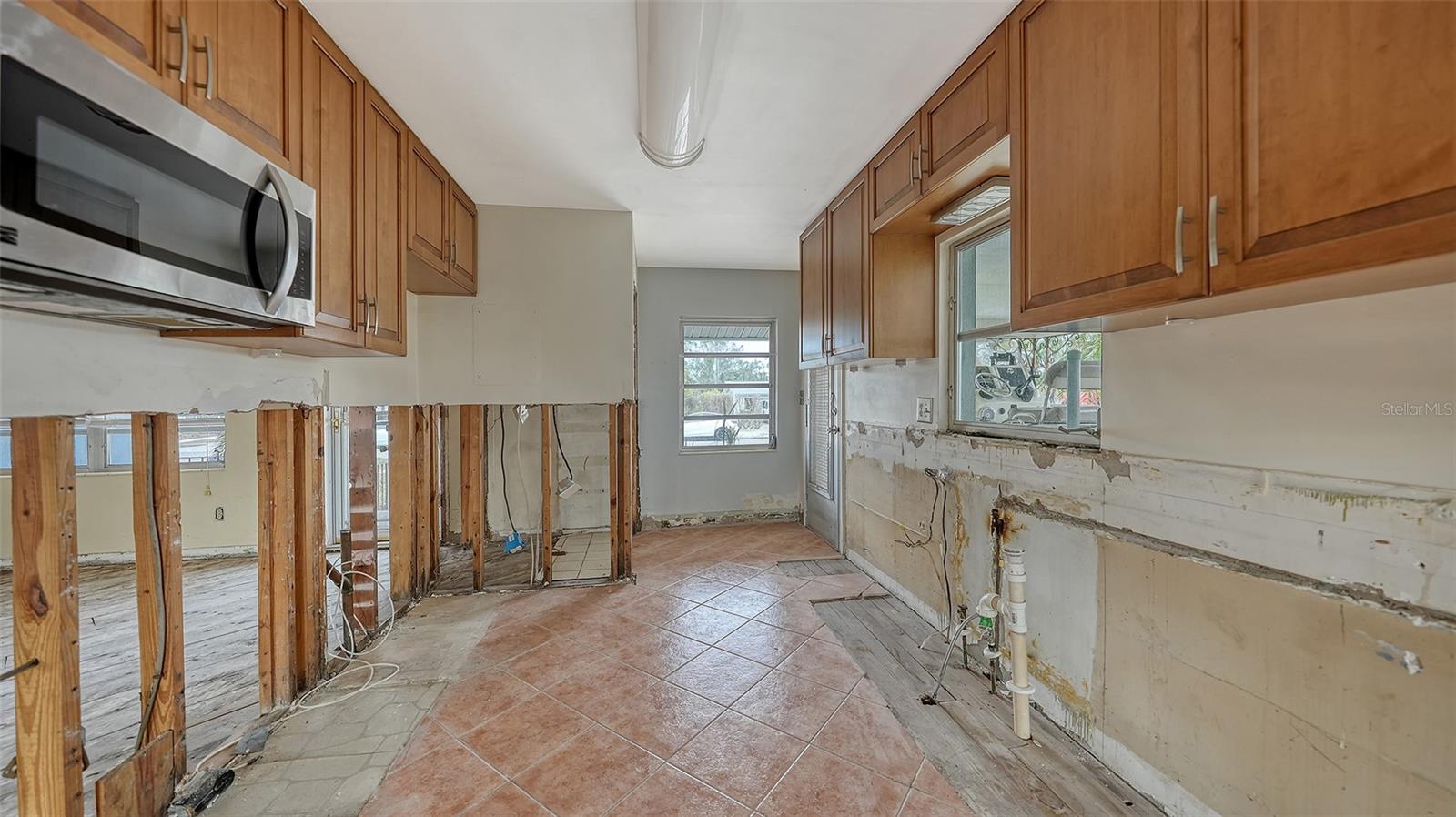 141 N ADAMS DR