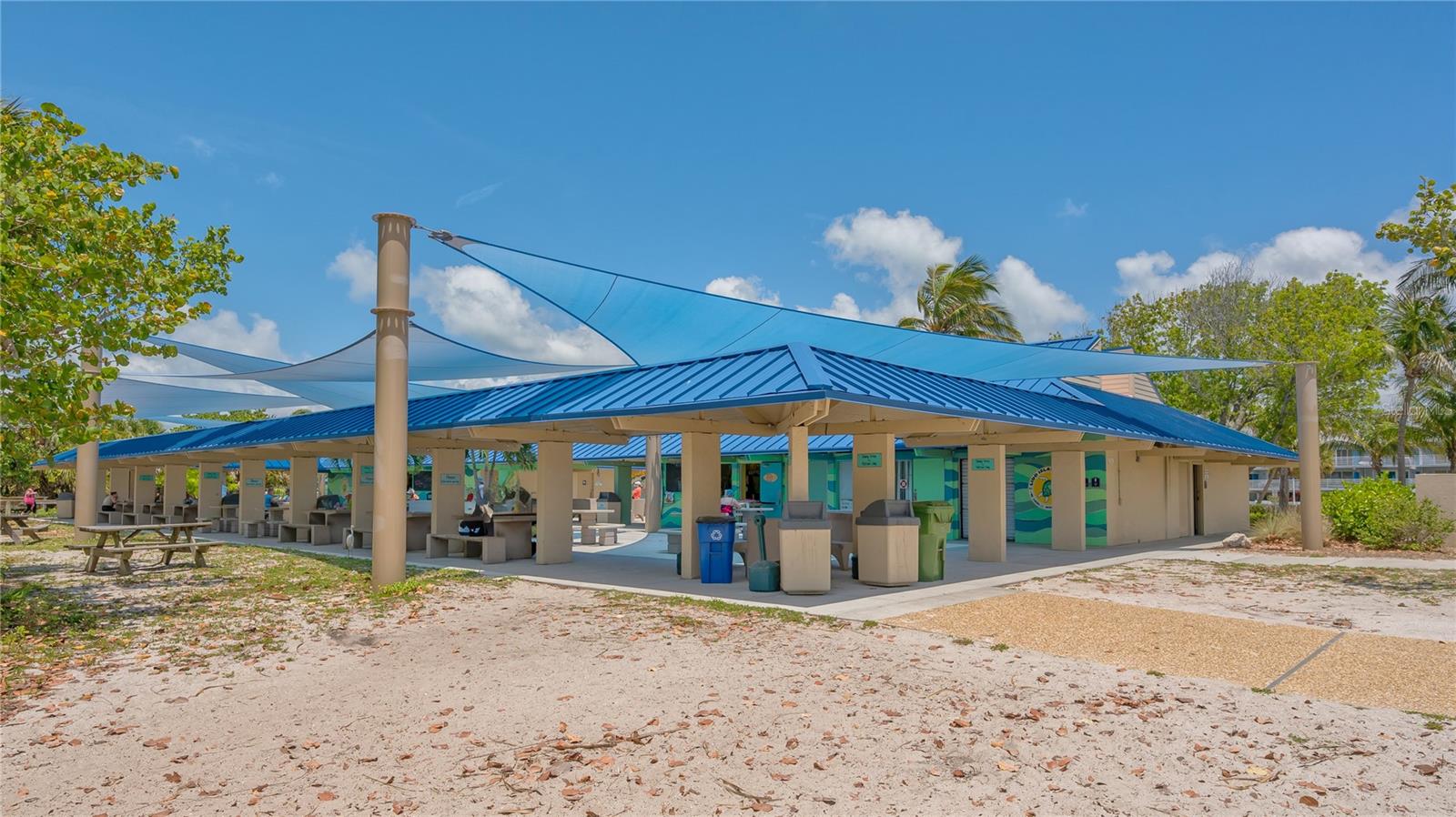 141 N ADAMS DR