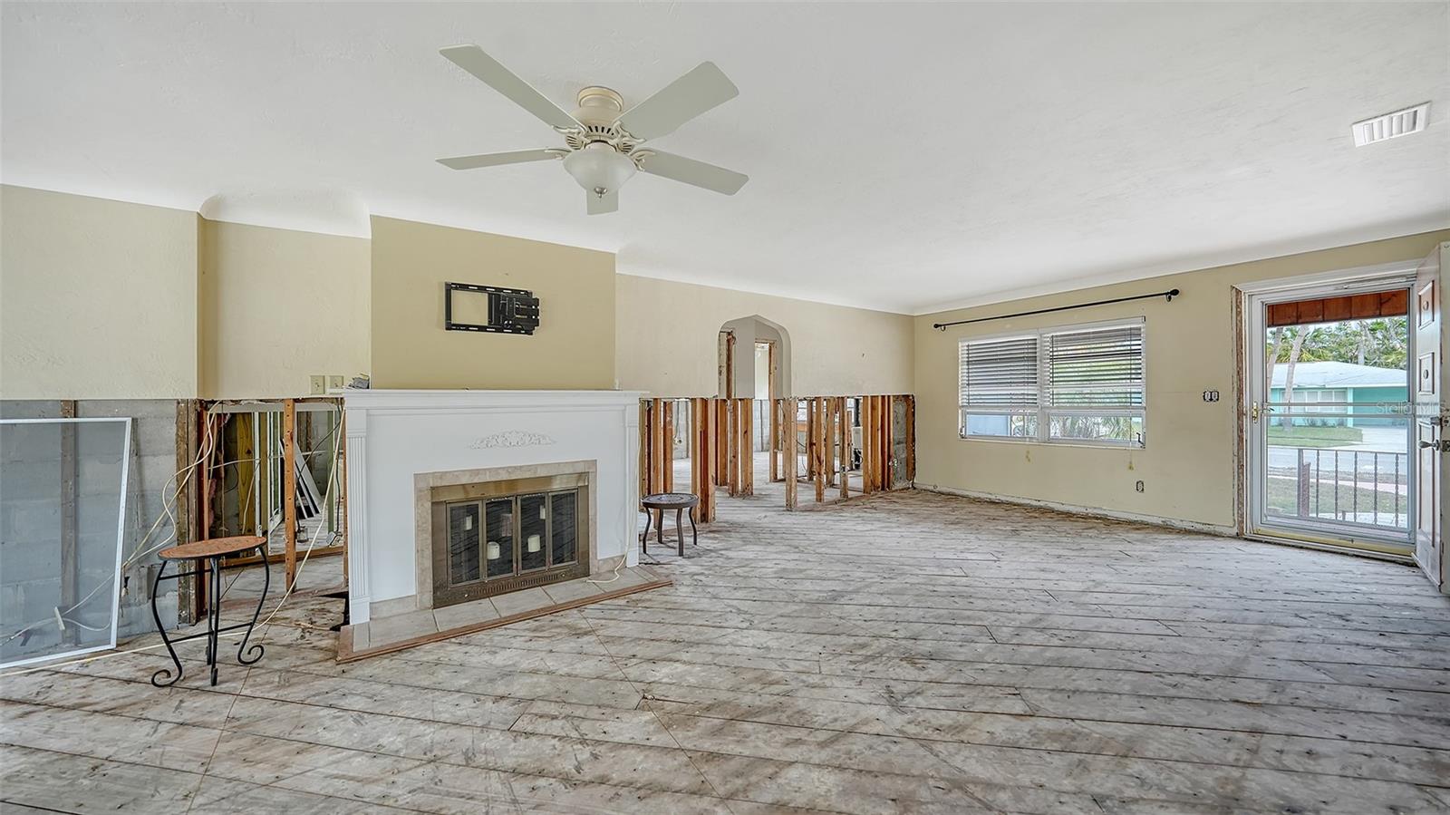 141 N ADAMS DR