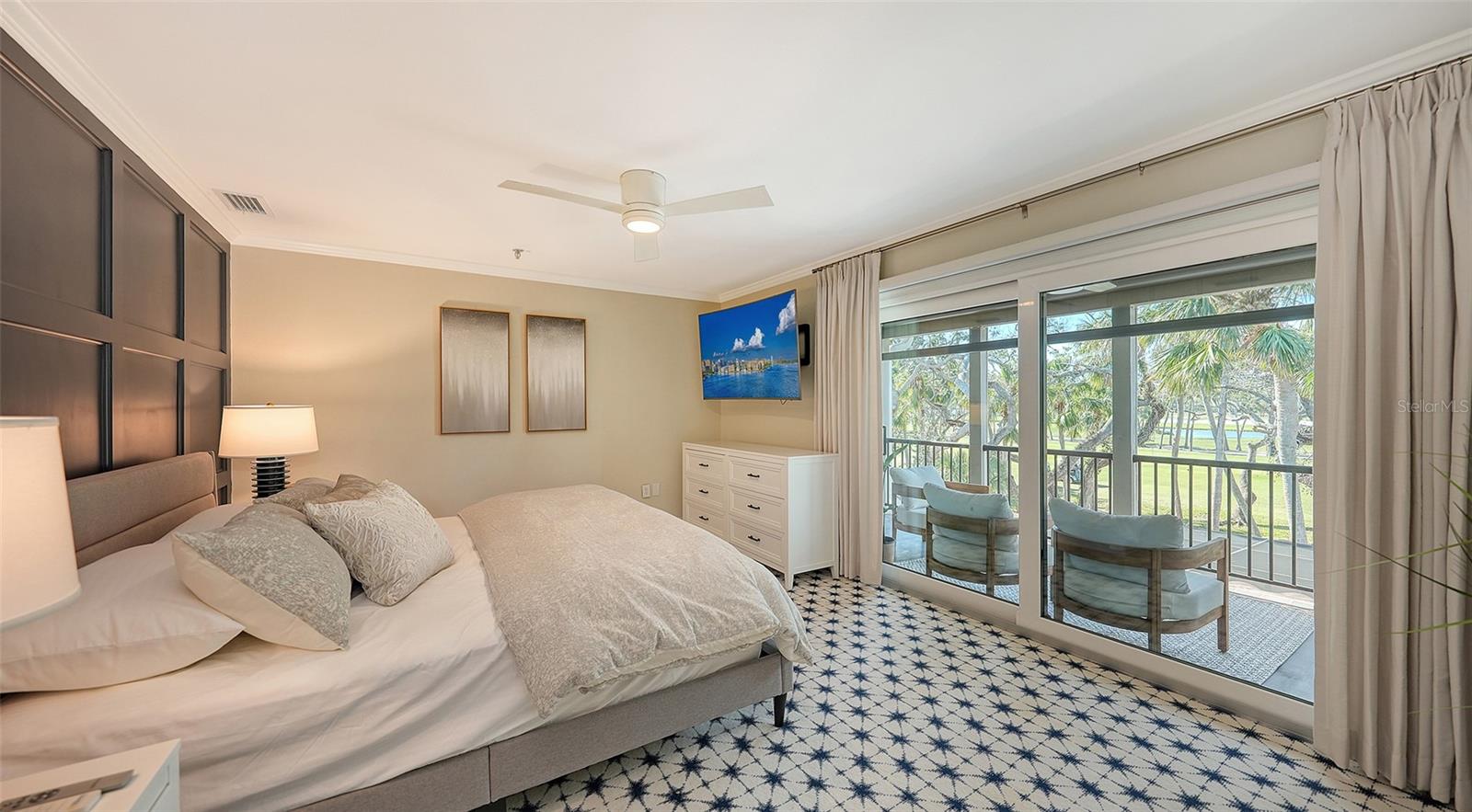 2195 HARBOURSIDE DR #404