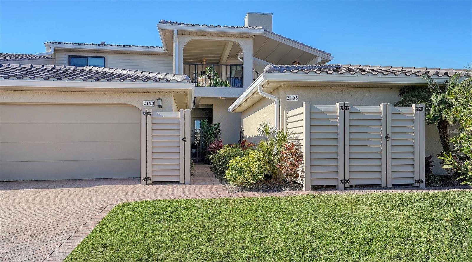 2195 HARBOURSIDE DR #404