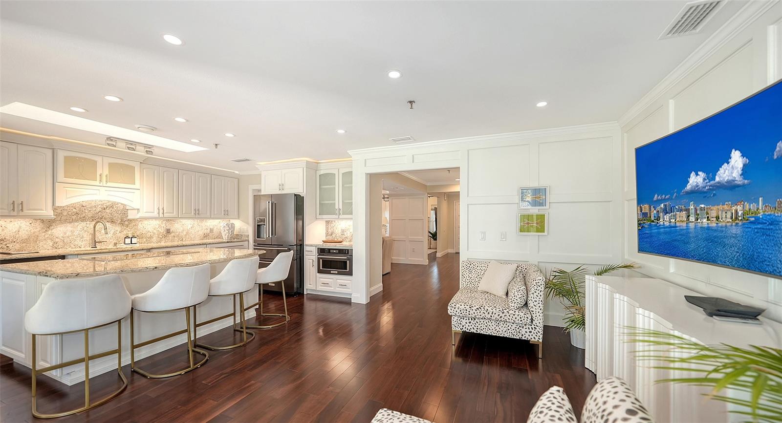 2195 HARBOURSIDE DR #404